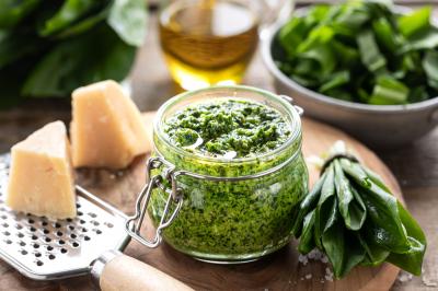 pesto, medvědí česnek