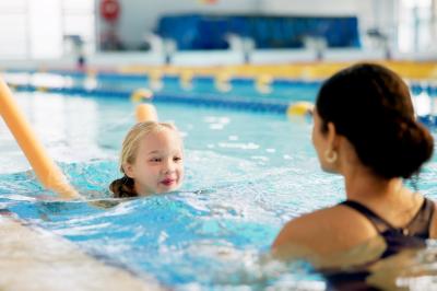 Plavání učte hravou formou a beze spěchu